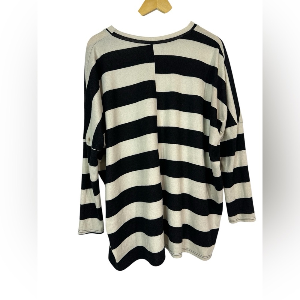 Striped Black‎ and Cream oversized sweater- Rae Mode size medium. - Picture 3 of 3